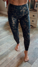 Load image into Gallery viewer, Python Gold &amp; black  Print Leggings
