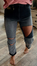 Load image into Gallery viewer, VINTAGE BLACK CUFFED JEANS
