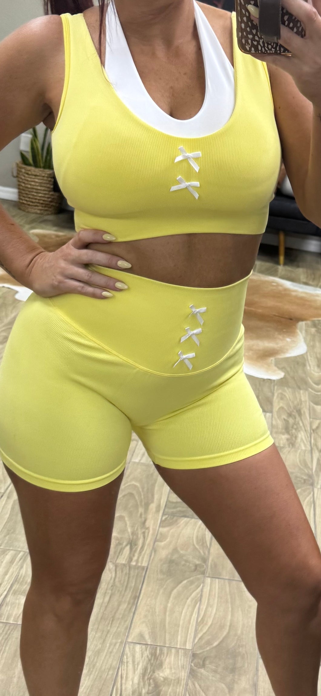Bows on the go lemon active shorts set