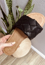 Load image into Gallery viewer, Black basket slide sandal
