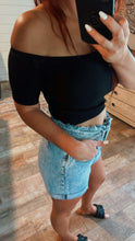 Load image into Gallery viewer, Showing shoulders ribbed crop tee -black
