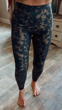 Load image into Gallery viewer, Python Gold &amp; black  Print Leggings
