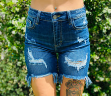 Load image into Gallery viewer, Bermuda dark denim cello shorts
